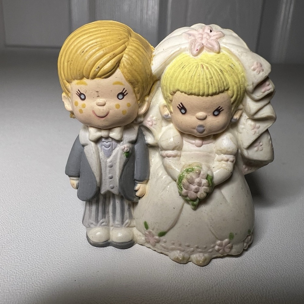 Small Wedding cake Bride and‎ Groom Topper Figurine